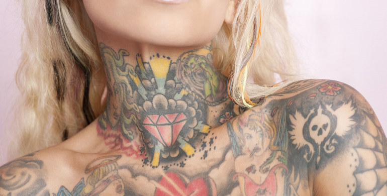 tatouage couleurs femme